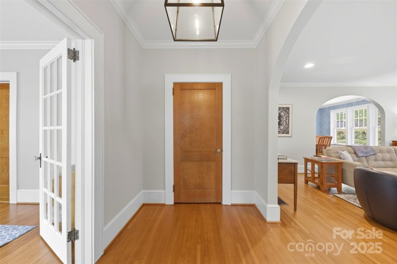 Property image 3 of 1518 Providence Road in Myers Park, Charlotte, NC 28207