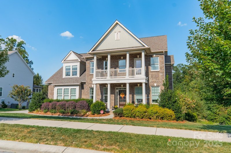 Property image 2 of 13735 Sunset Bluffs Circle in Skybrook, Huntersville, NC 28078