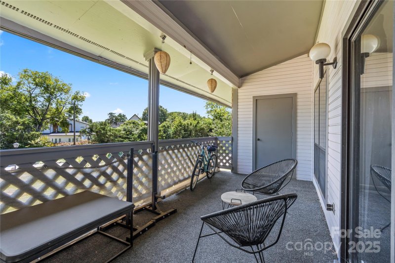 Property image 3 of 5870 Harris Grove Lane in Harris Lake, Charlotte, NC 28212