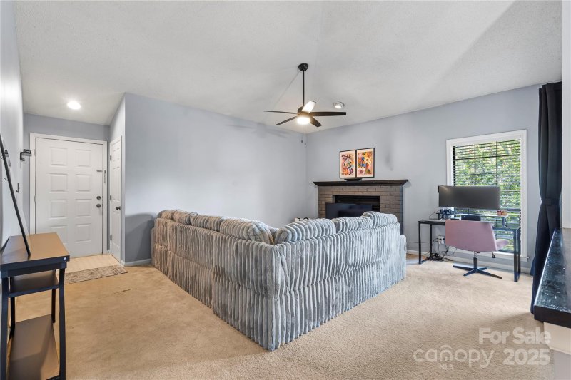 Property image 4 of 5870 Harris Grove Lane in Harris Lake, Charlotte, NC 28212