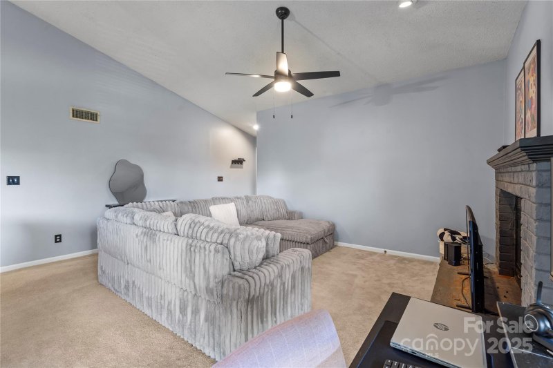 Property image 5 of 5870 Harris Grove Lane in Harris Lake, Charlotte, NC 28212