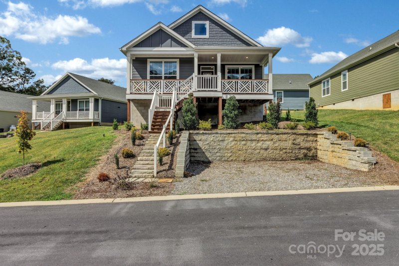 1205 Seven Sisters Lane