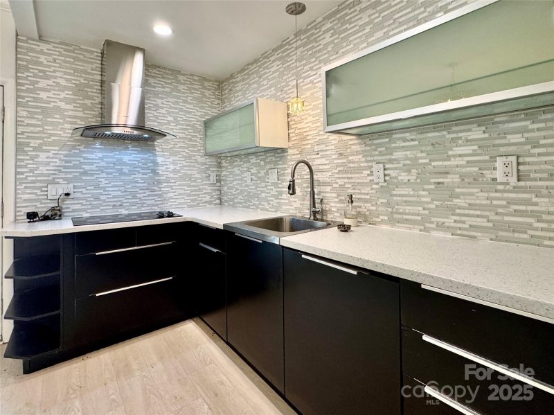 Property image 2 at 424 W 8th Street, Charlotte, NC 28202