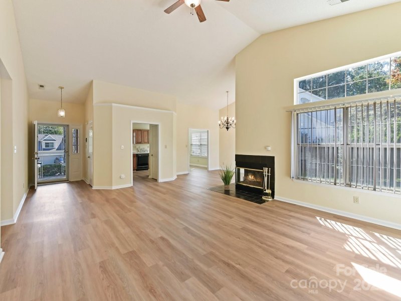 Property image 3 at 6715 Neuhoff Lane, Charlotte, NC 28269