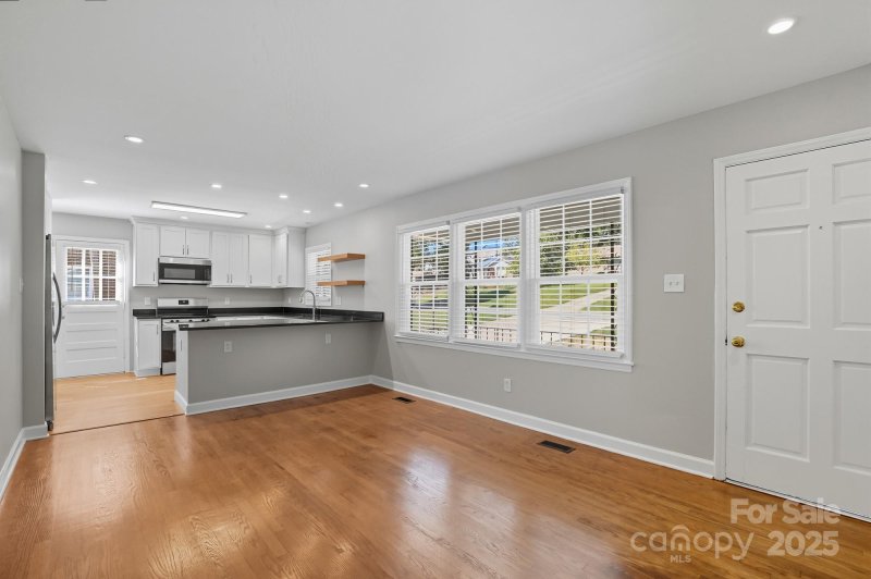 Property image 5 of 822 Yuma Street in Hidden Valley, Charlotte, NC 28213