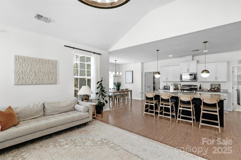 Property image 2 of 11136 Damson Plum Lane in Peach Orchard Estates, Charlotte, NC 28215