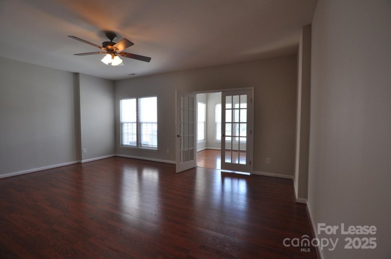 Property image 4 of 4923 Sunburst Lane in Farmington Ridge, Charlotte, NC 28213