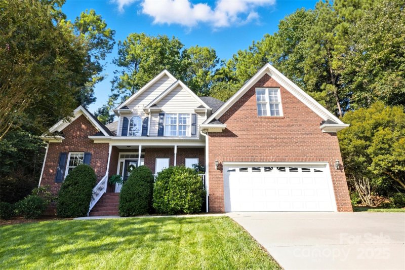 Property image 2 of 1858 Abbotsford Court in Cambridge Estates, Gastonia, NC 28056