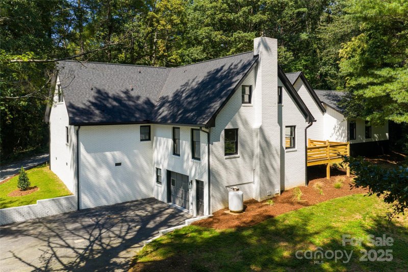 Property image 2 of 118 Rugby Forest Lane in Rugby Forest, Hendersonville, NC 28791