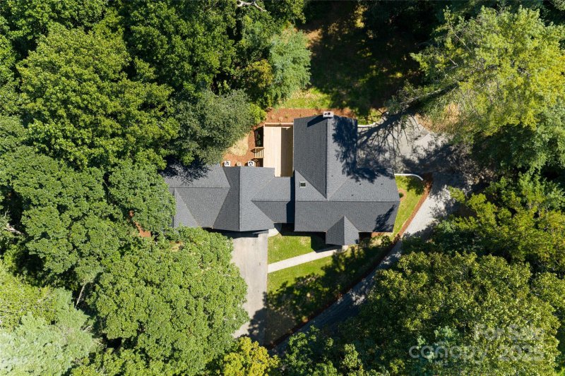 Property image 3 of 118 Rugby Forest Lane in Rugby Forest, Hendersonville, NC 28791