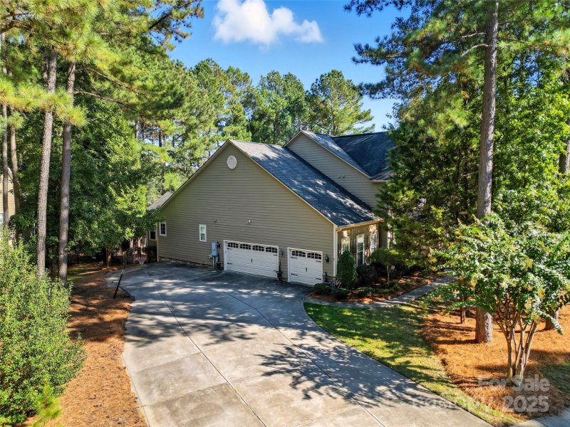 Property image 4 of 300 Beech Bluff Drive in Stonewater, Mount Holly, NC 28120