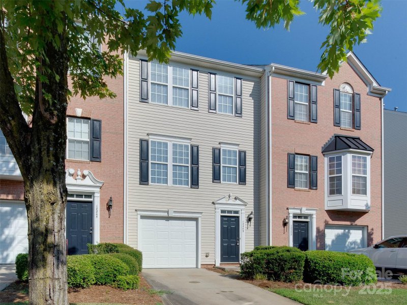 Property image 2 of 10249 Garrett Grigg Road in Mallard Glen Village, Charlotte, NC 28262