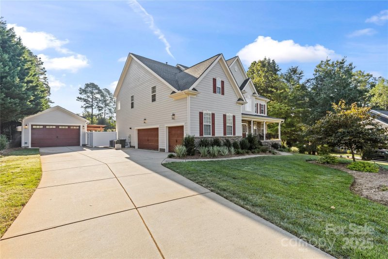 Property image 4 of 388 Cove Creek Loop in Chesapeake Pointe, Mooresville, NC 28117