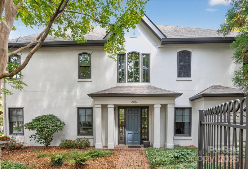 Property image 2 of 306 Wendover Heights Circle in Wendover Heights, Charlotte, NC 28211