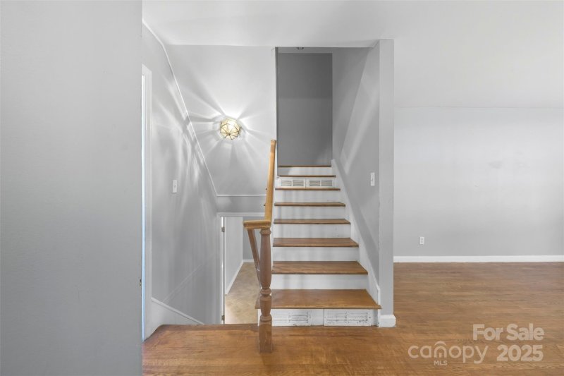 Property image 3 of 2925 Crescent Lane in Brookhaven, Gastonia, NC 28052