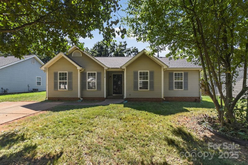 Grass Meadows, Charlotte Community