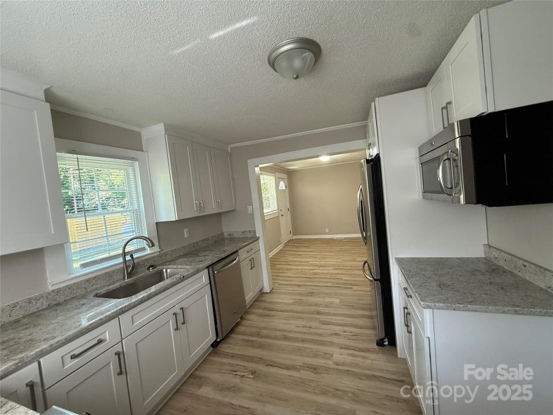 Property image 5 of 1555 Collinston Drive in Jenkins Heights, Gastonia, NC 28052