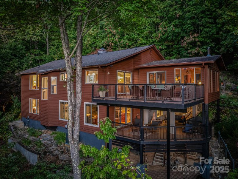 Property image 4 of 605 Upper Sondley Drive in Sondley Estates, Asheville, NC 28805