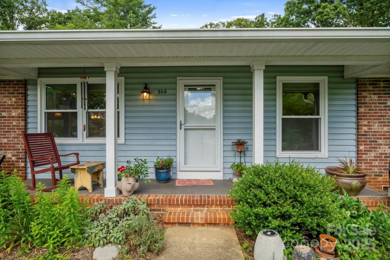 Property image 2 at 306 Pole Creasman Road, Asheville, NC 28806