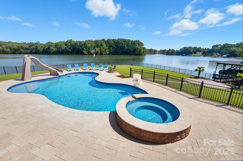 Lake Wylie, Belmont Community