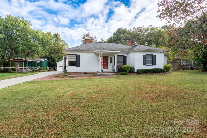 Property image 2 of 745 Carolyn Drive in Crestwood, Concord, NC 28025