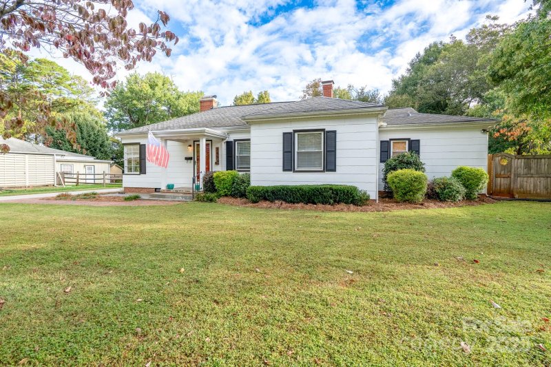 Property image 4 of 745 Carolyn Drive in Crestwood, Concord, NC 28025