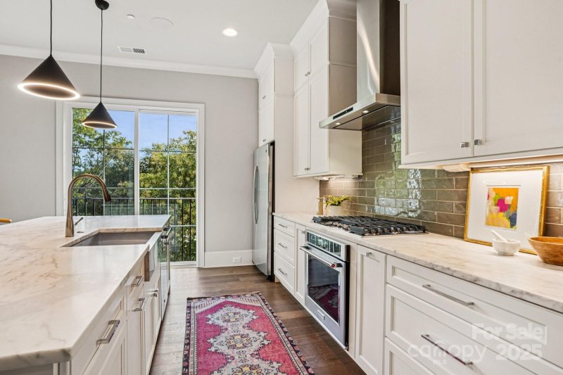 Property image 3 of 1708 Lombardy Circle in Dilworth, Charlotte, NC 28203