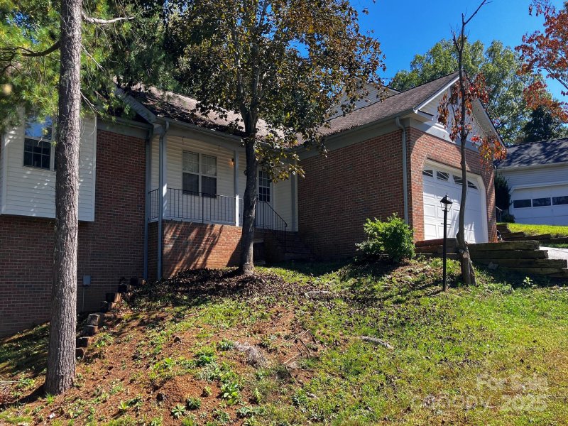 Property image 2 of 2 Clubhouse Court in Park Avenue, Asheville, NC 28803