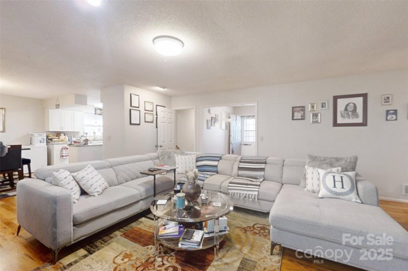 Property image 3 of 2 Clubhouse Court in Park Avenue, Asheville, NC 28803