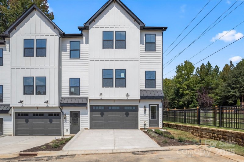 325 Yaupon Court