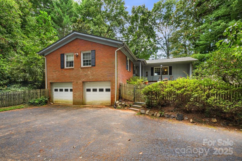 Property image 3 of 23 Rolling View Drive in Mountainbrook, Asheville, NC 28805