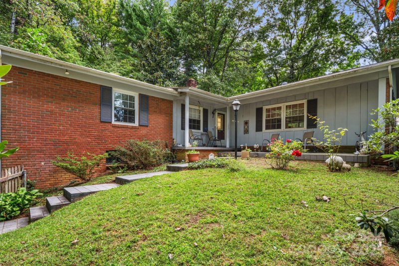 Property image 4 of 23 Rolling View Drive in Mountainbrook, Asheville, NC 28805