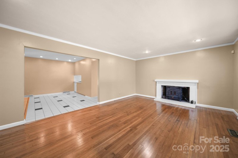 Property image 5 of 601 Eastwood Drive in Gardner Park, Gastonia, NC 28054