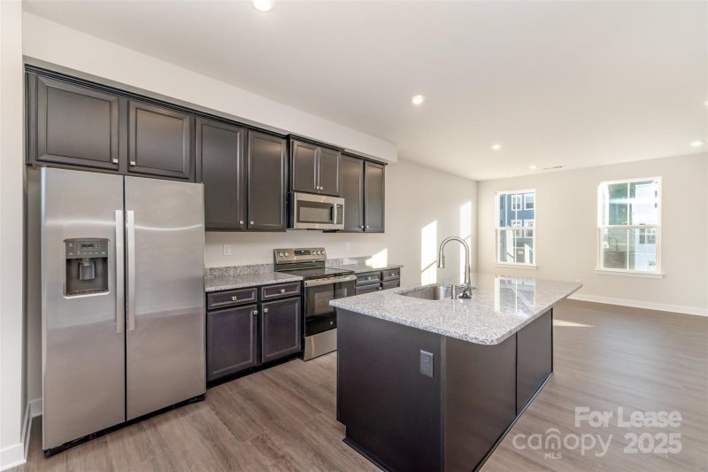 Property image 2 of 2528 Ellen Avenue in Edenbrook, Charlotte, NC 28208