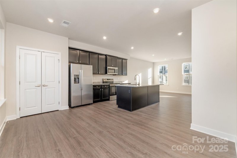 Property image 4 of 2528 Ellen Avenue in Edenbrook, Charlotte, NC 28208