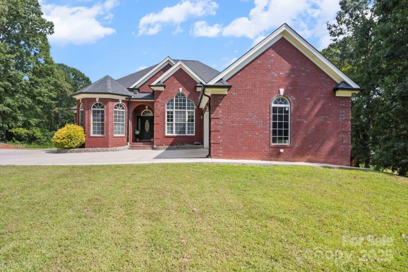 Property image 2 of 125 Country Creek Drive in Country Creek, Kings Mountain, NC 28086