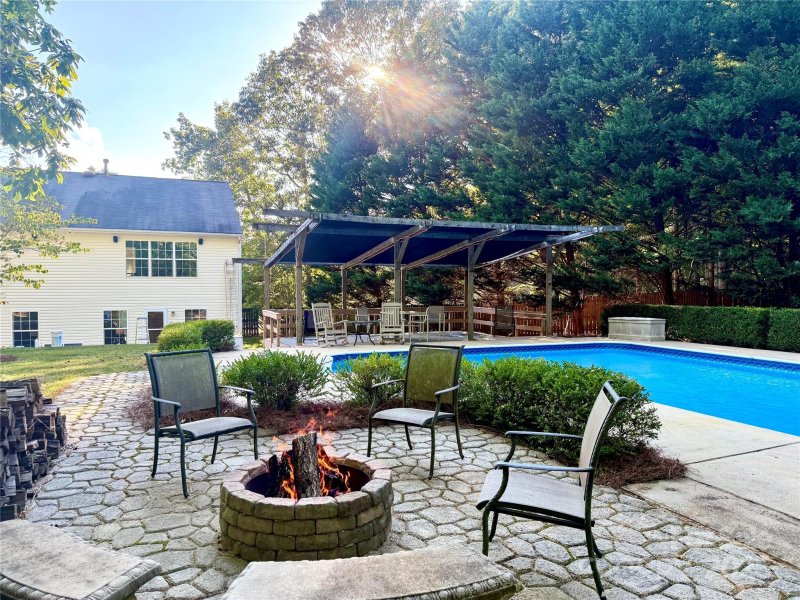 Longlea Estates, Clover Community