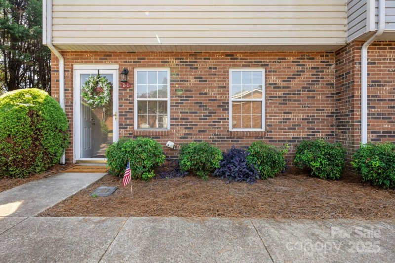 Property image 2 of 319 7th Street Place in Gateway Townhomes, Conover, NC 28613