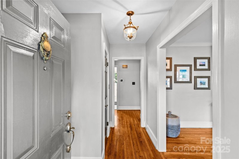 Property image 4 of 2821 Sharon Road in Myers Park, Charlotte, NC 28211