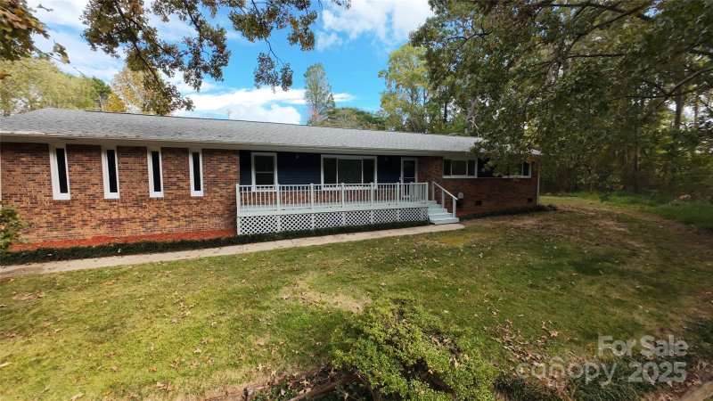 Property image 2 of 106 Candlewood Drive in Woodbridge, Kings Mountain, NC 28086