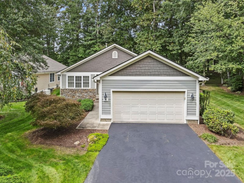 Property image 2 of 241 Fairway View Drive in Etowah Golf Villas, Etowah, NC 28729