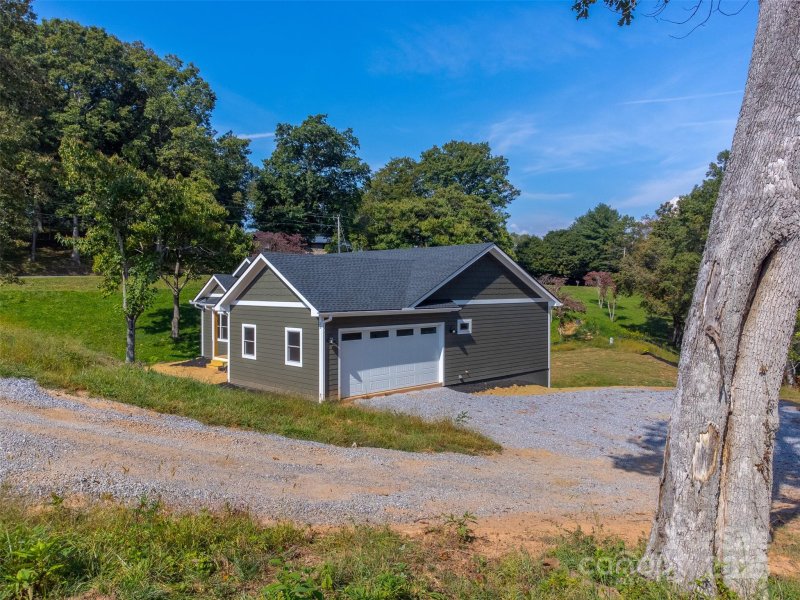 Property image 5 of 33 Gracie Rose Street in Brinkley Hill, Clyde, NC 28785