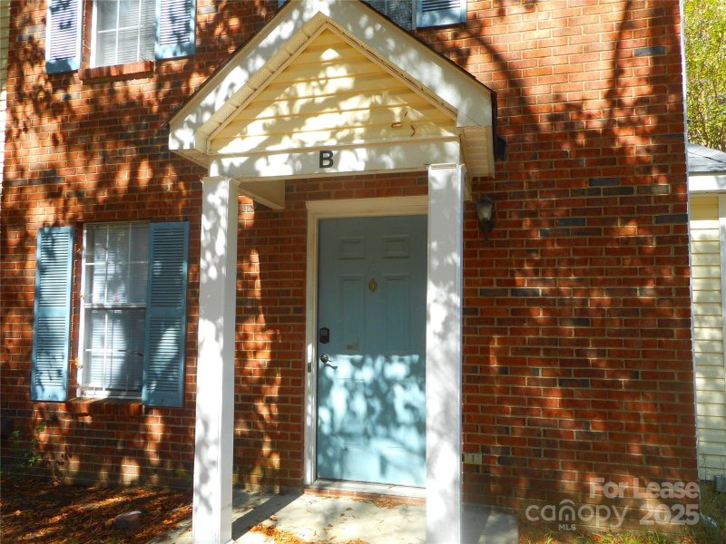 Property image 2 of 6622 Bevington Ridge Road in Bevington Pines, Charlotte, NC 28277