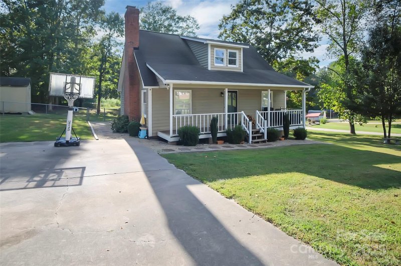 Property image 2 of 605 Ginger Drive in Williamsburg Acres, Kings Mountain, NC 28086