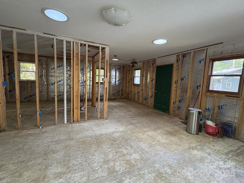 Property image 3 of 254 River Road in Linville Land Harbor, Newland, NC 28657