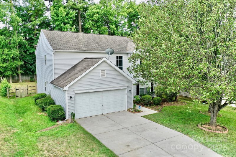 Ravenswood, Charlotte Community