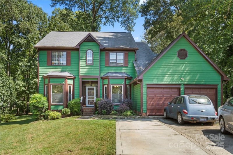 Property image 2 of 705 Wild Oak Court in Oakdale Woods, Charlotte, NC 28216
