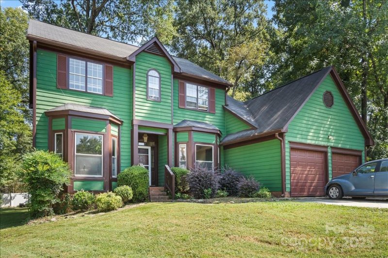 Property image 3 of 705 Wild Oak Court in Oakdale Woods, Charlotte, NC 28216