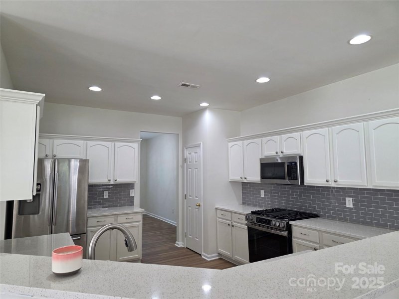 Property image 5 of 6836 Olmsford Drive in Gilead Ridge, Huntersville, NC 28078