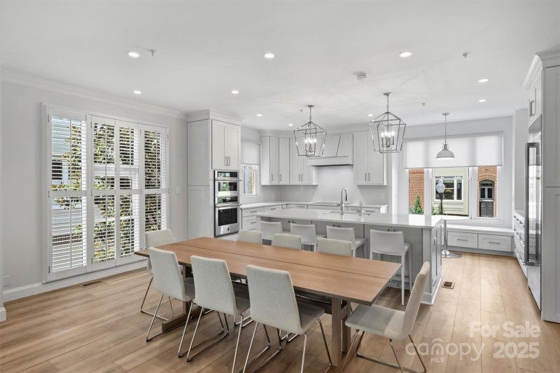 Property image 4 of 321 W 7th Street in Park Place, Charlotte, NC 28202